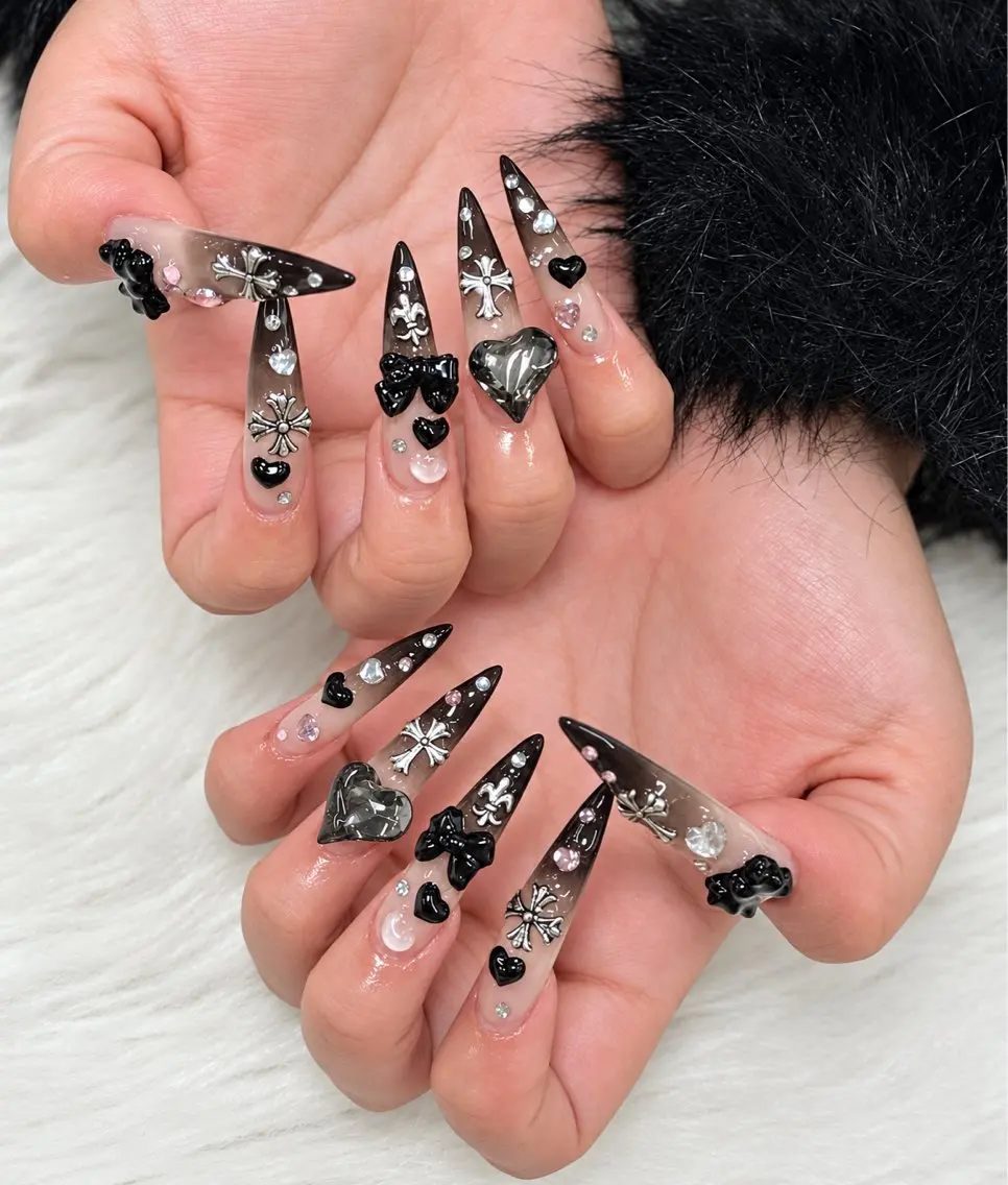 ネイル アートネイル ボルドー フレンチネイル ジェルネイル 氷ネイル・うるうるネイル ハンドネイル Julie Nail Hinのネイルデザイン