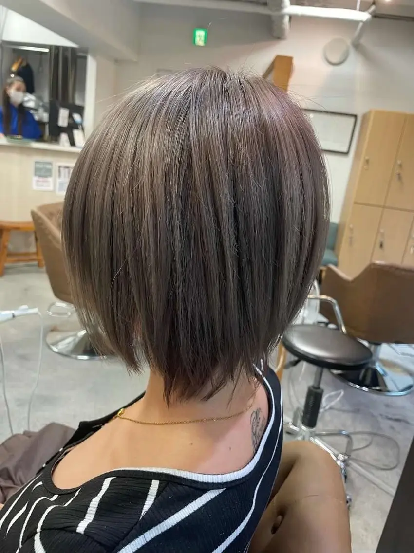 ショート カラー ブリーチ シルバー 柊 ルキのヘアスタイル