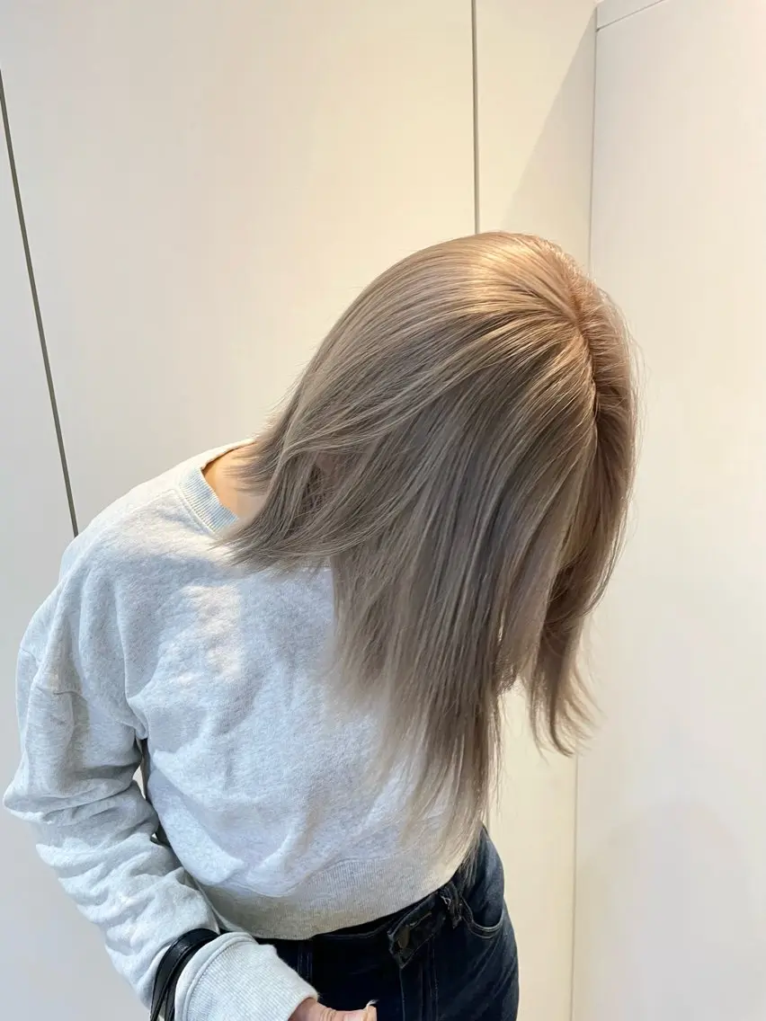 ミディアム 前田 菜奈子のヘアスタイル