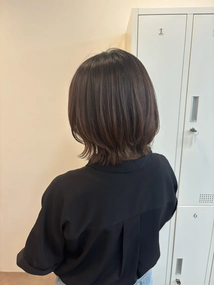 ミディアム カラー 渡辺 彩乃のヘアスタイル