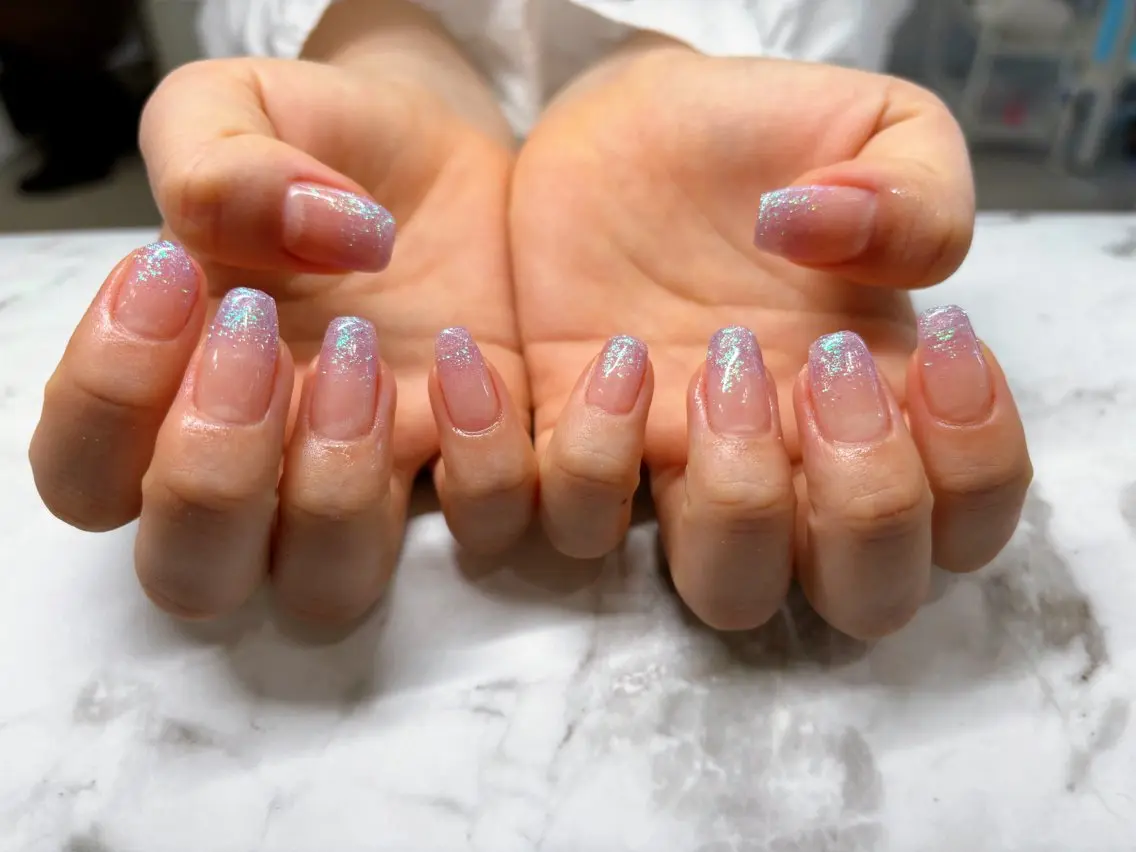 ネイル グラデーション ラメ(グリッター) ラメグラデーション ハンドネイル Lani🌈Nail Konatsuのネイルデザイン