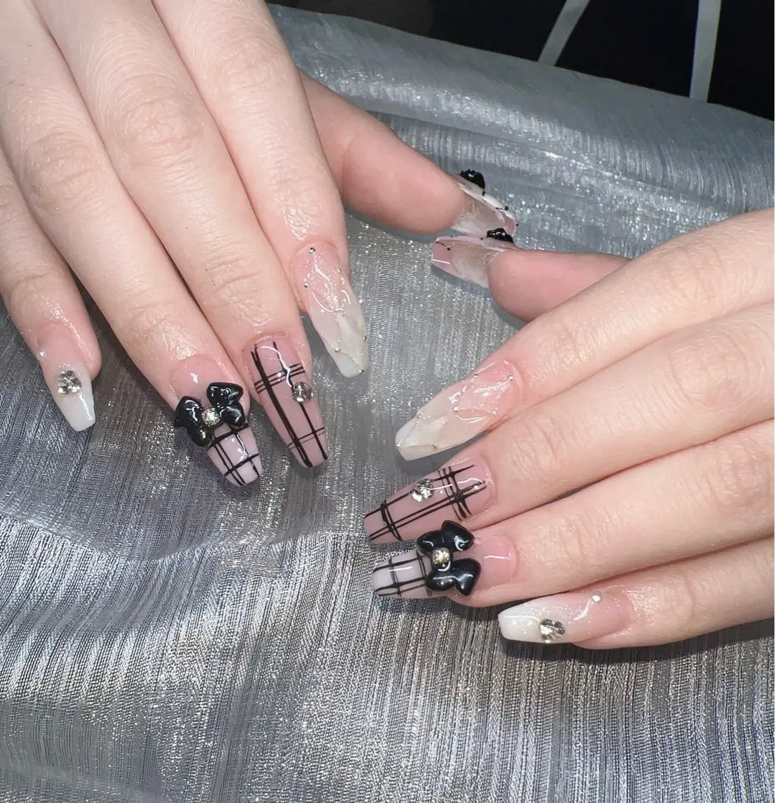 ネイル オーロラネイル チークネイル 長さ出し フットネイル フレンチネイル ハンドネイル Lee Nailsのネイルデザイン