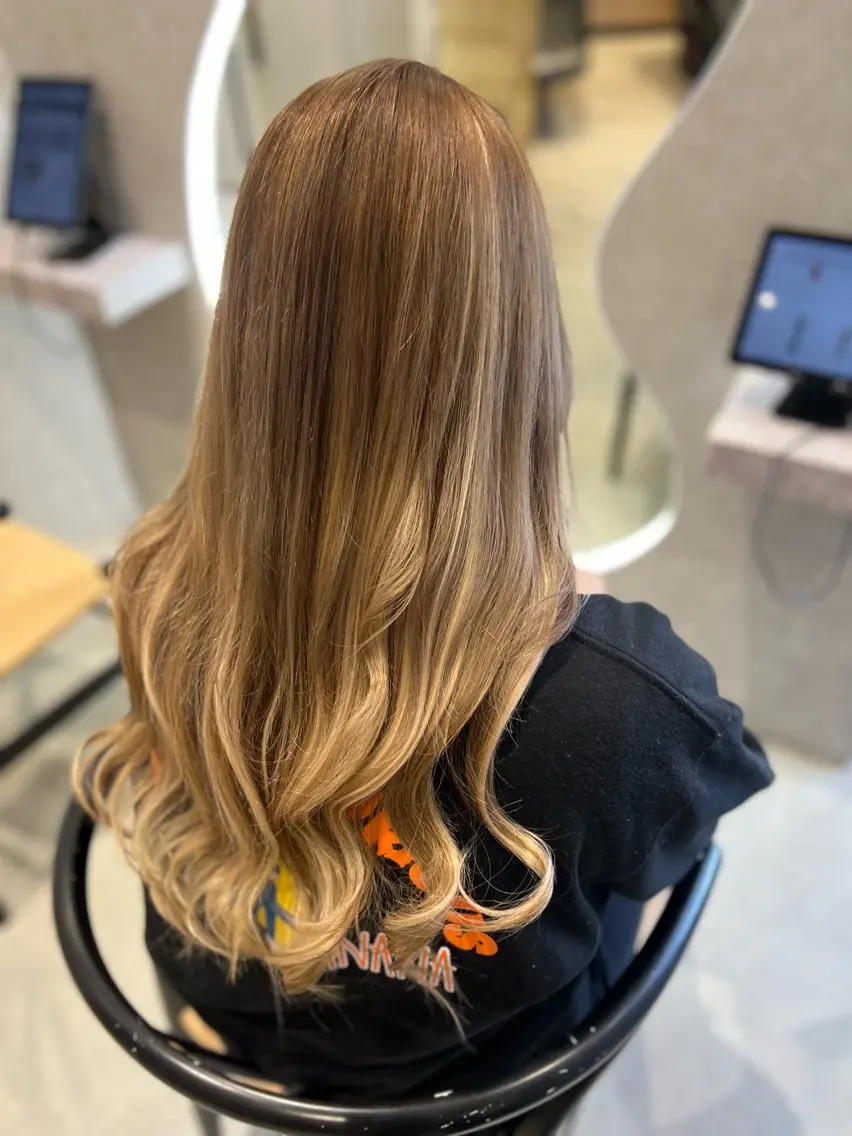 カット ヘアカラー トリートメント エクステ 小池 夏美のヘアスタイル