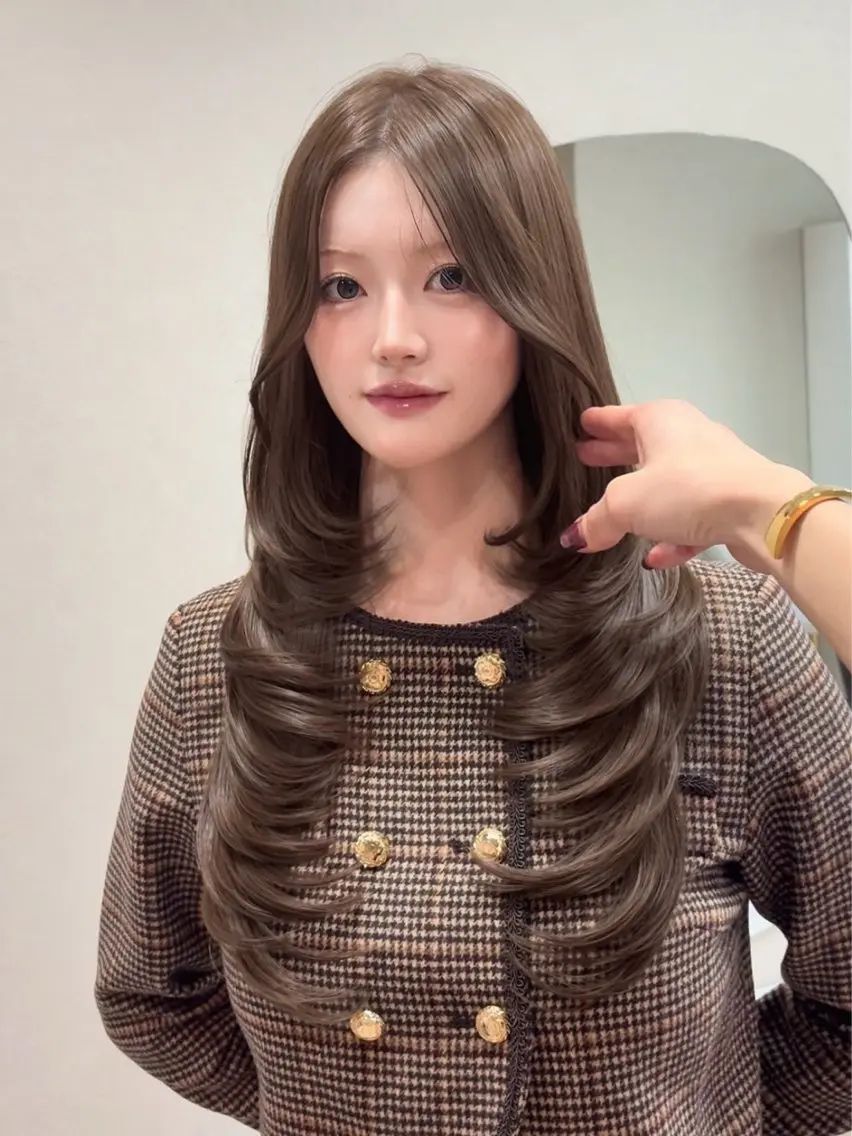 ロング カラー ベージュカラー ブリーチ 透明感カラー ブリーチなしカラー 顔まわりレイヤー ヘアカラー 艶感カラー 🩵レイヤー/紫音のヘアスタイル