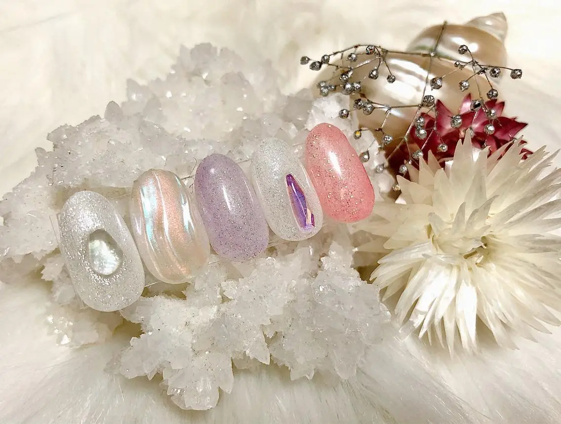 ネイル オーロラネイル キラキラネイル ミディアムネイル kananail🎀 桜木町ネイルのネイルデザイン