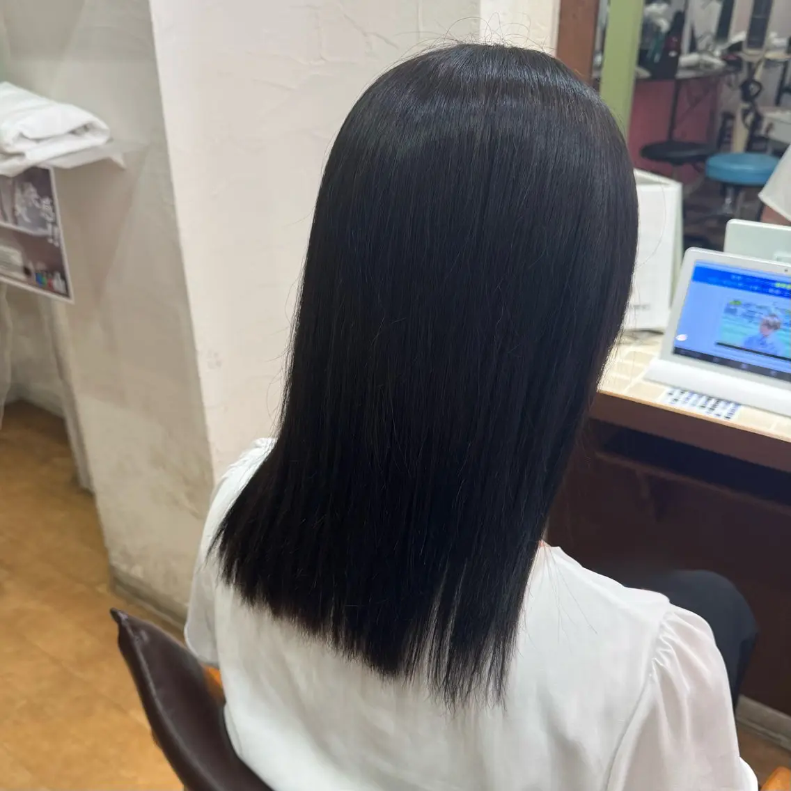 セミロング カット トリートメント 透明感カラー特化若山 結愛のヘアスタイル