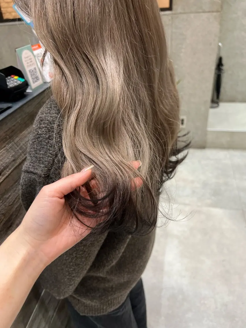 ロング カラー ベージュカラー ブリーチ ハイトーンカラー ハイトーンベージュ ヘアカラー 🌿ニュアンス/髪質 改善🌿Fukudaのヘアスタイル