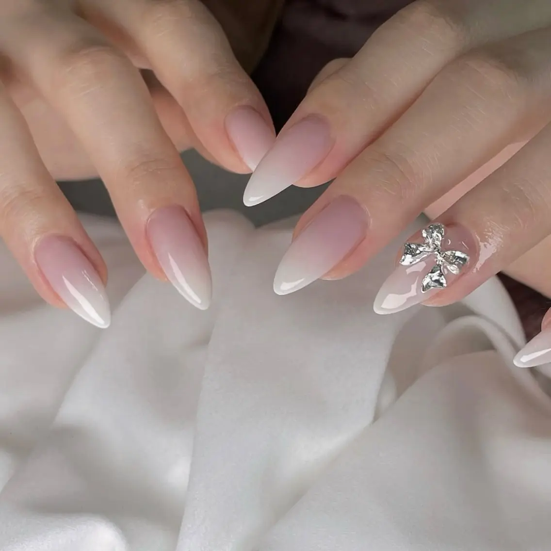 ネイル キラキラネイル 韓国ネイル 水色 マグネットネイル ミラーネイル ハンドネイル ハンドケア Akina Nail 亀戸のネイルデザイン