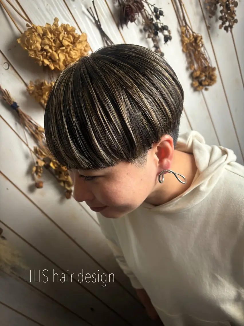 ショート カラー LILIS hair designのヘアスタイル