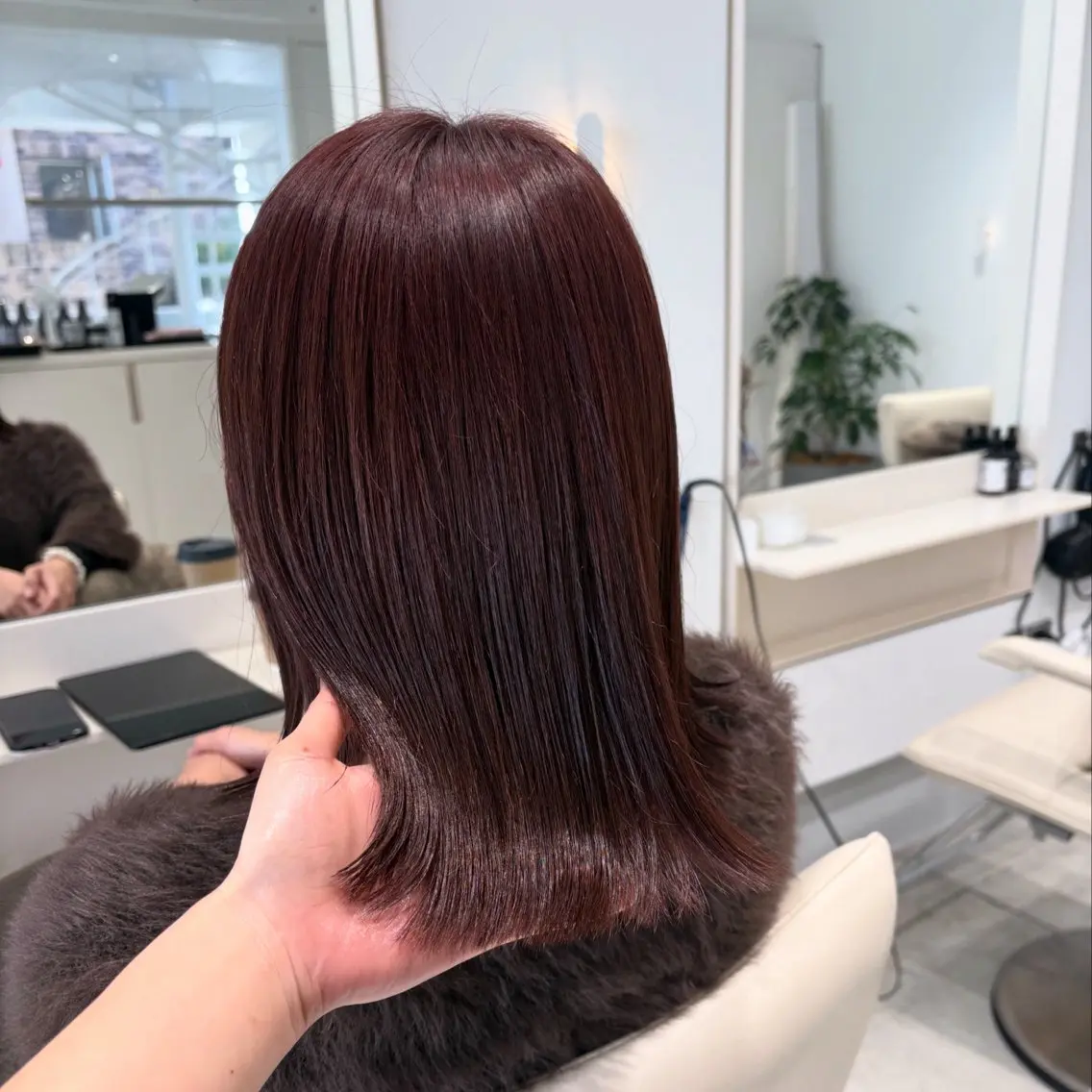 ミディアム カラー ベージュカラー ブラウンカラー カシス ピンクカラー ピンクベージュ カット ヘアカラー トリートメント ヘッドスパ ヘアセット カジュアルを女っぽく 𝗮𝘆𝗮𝗰𝗼のヘアスタイル
