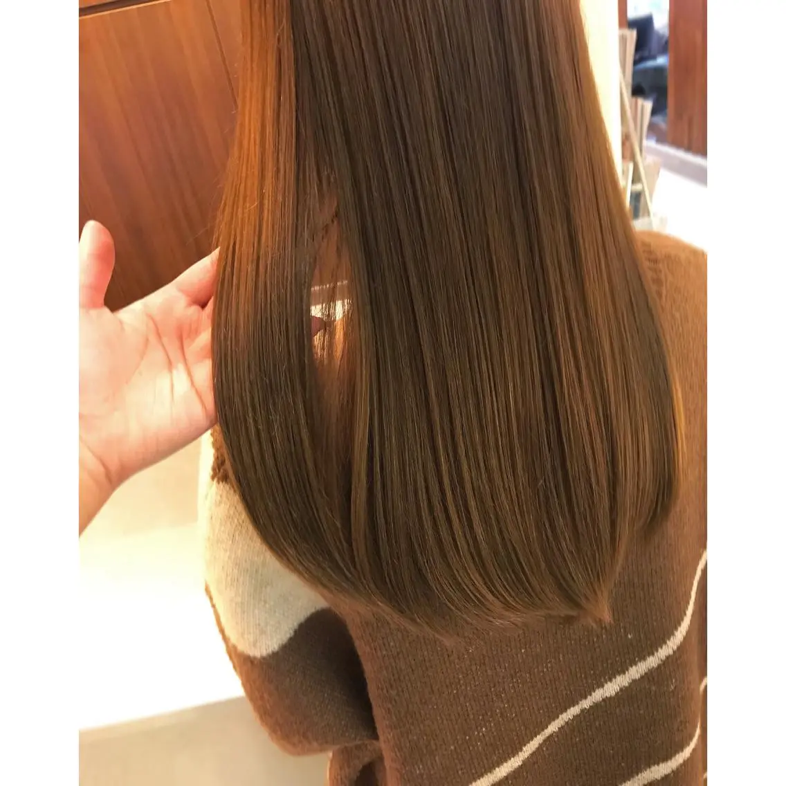 ロング カラー ベージュカラー ブリーチ カット トリートメント チーフデザイナー 若林　麻衣のヘアスタイル
