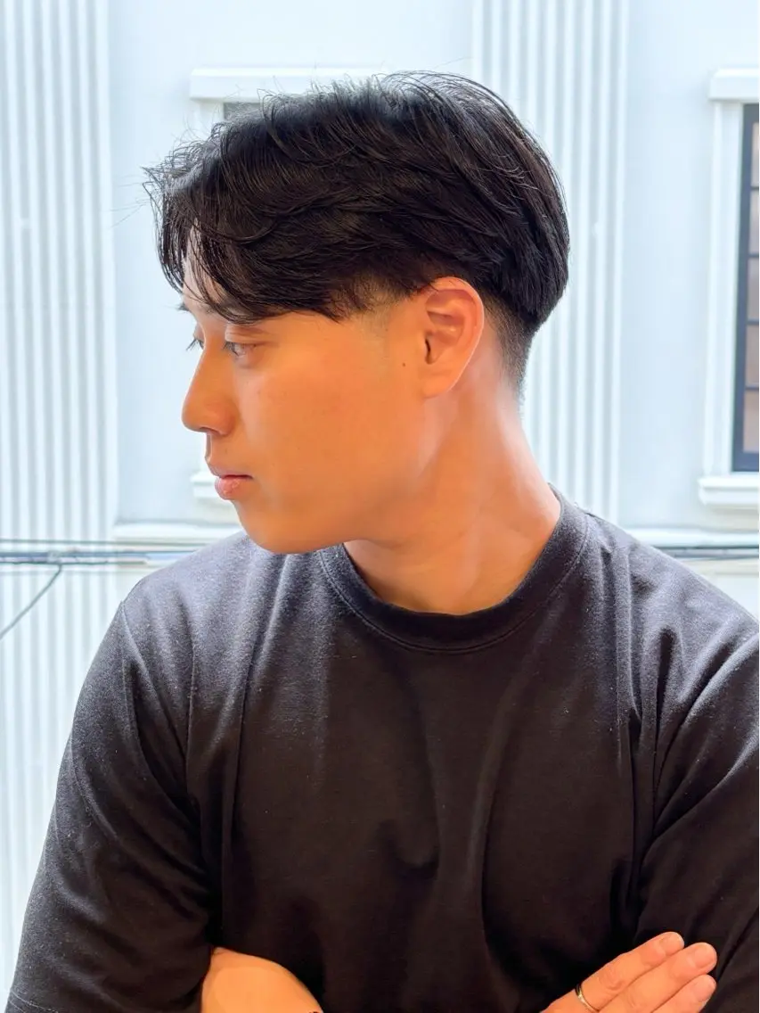 ショート パーマ メンズ センターパート メンズパーマ 刈り上げ カット パーマ 三宮メンズカット ヨシイッキのヘアスタイル