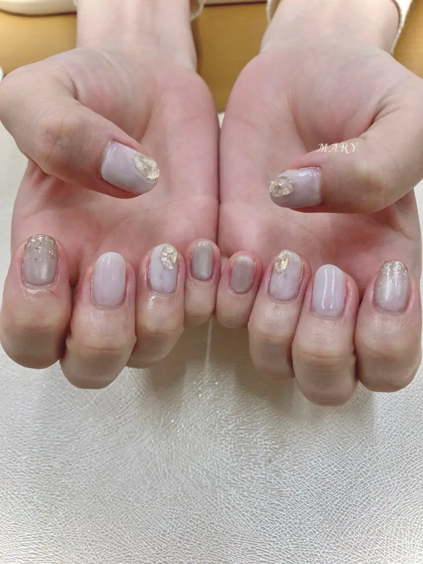 ネイル キラキラネイル マグネットネイル ニュアンスネイル ワンカラーネイル ホワイト ハンドネイル Mary nail .narumiのネイルデザイン