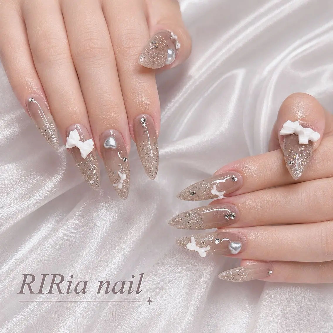 ネイル ハート ラメ(グリッター) リボン シルバー ホワイト ハンドネイル 🎀RIRia nail🎀のネイルデザイン