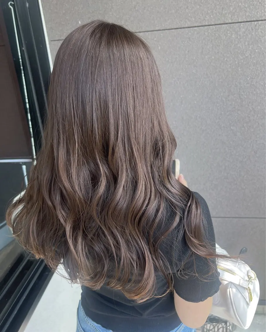 ロング カラー ブリーチ 透明感カラー グレージュ ブリーチなしカラー 水川 七海のヘアスタイル