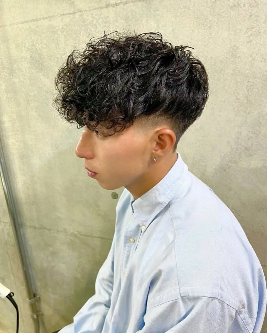 ショート パーマ メンズ フェードカット メンズパーマ スペインカール 外国人風カラー カット パーマ pizzicato あき坊のヘアスタイル