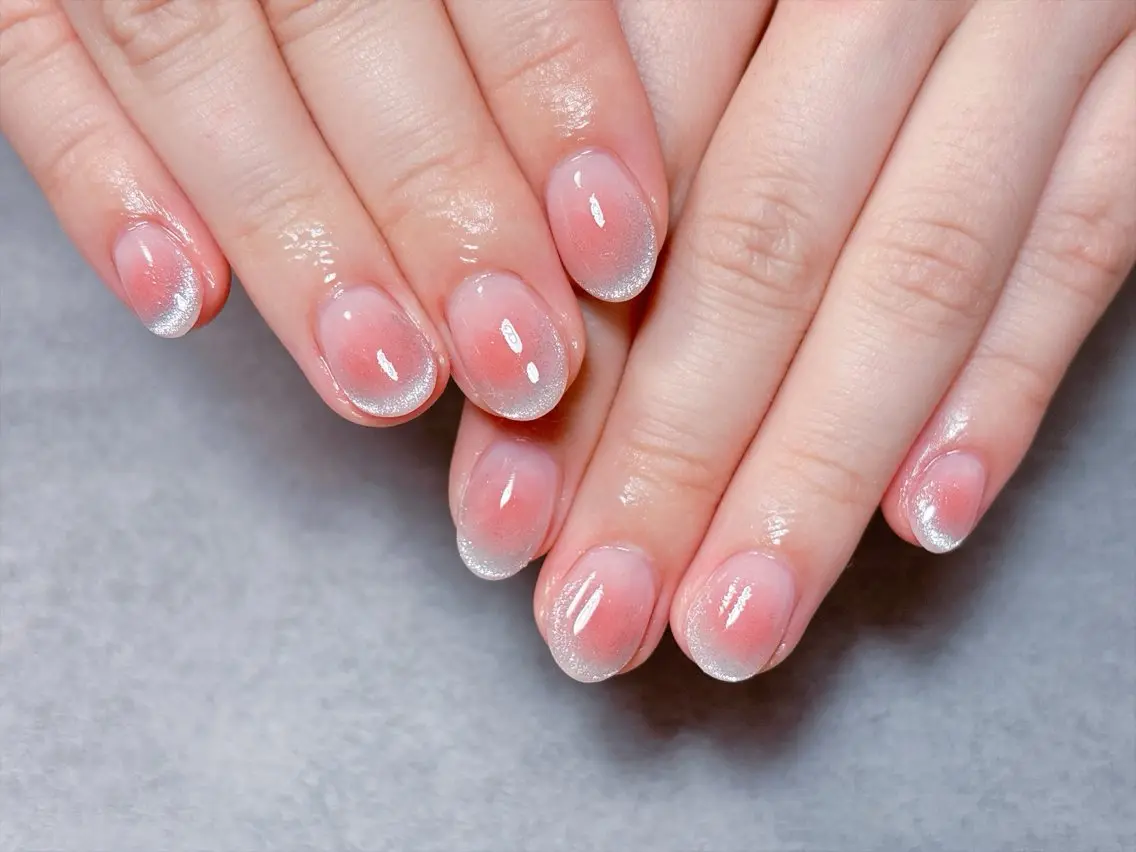 ネイル アートネイル オーロラネイル チークネイル フラッシュネイル フラワーネイル ハンドネイル ハンドケア 💫ゆか_ Nailartistのネイルデザイン