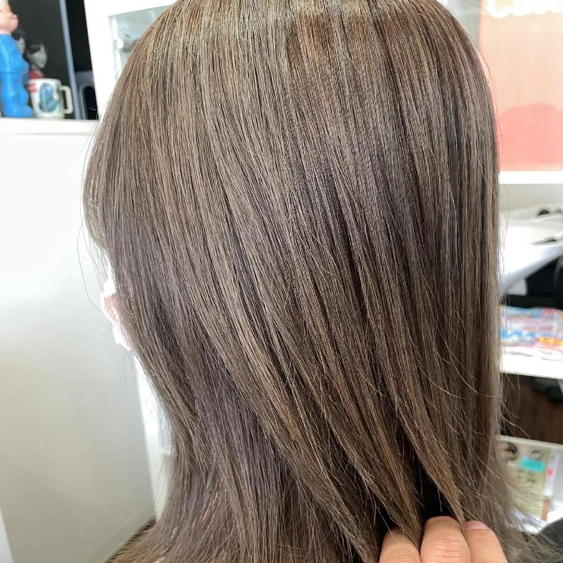 セミロング カット ヘアカラー トリートメント シンヤヘアーズ 泉大津本店のヘアスタイル