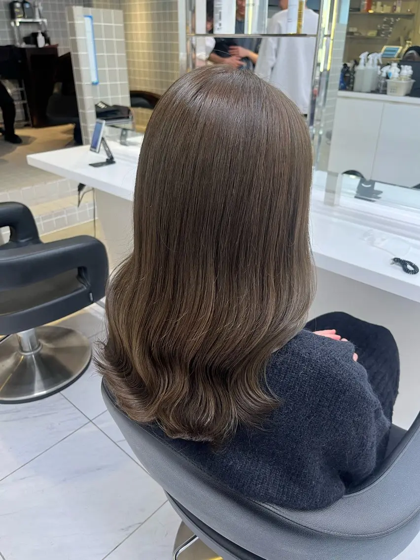 セミロング カット ヘアカラー トリートメント ヘアセット 🩵寒色/ベージュ レイヤーカット🤎のヘアスタイル
