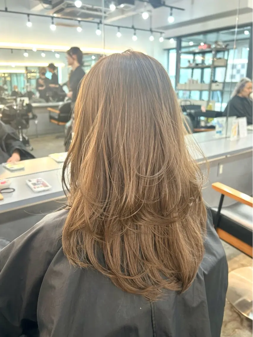 セミロング カラー カット ヘアカラー ✂韓国レイヤー 🦋みやび🪽のヘアスタイル