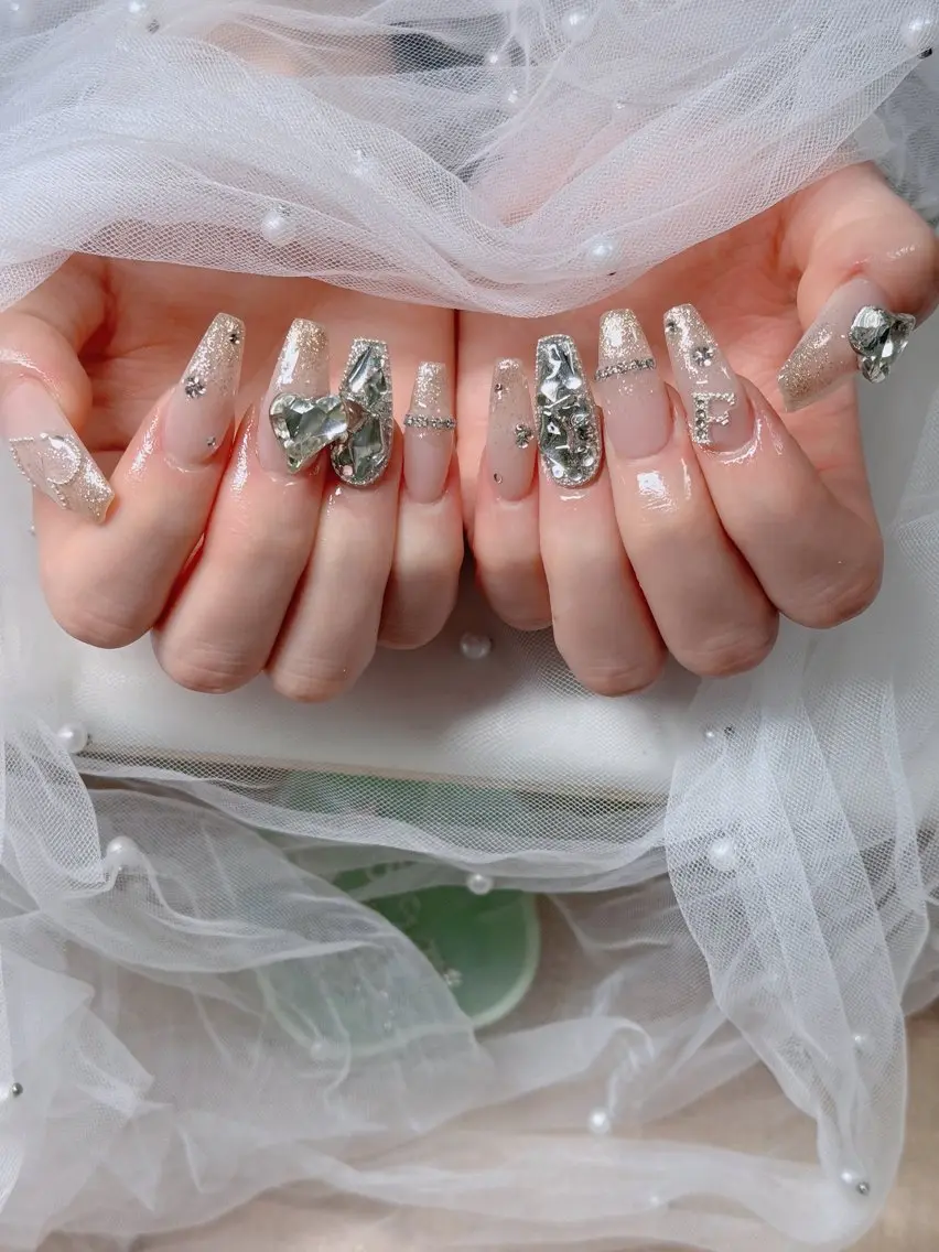 ネイル オーロラネイル フレンチネイル ジェルネイル ハロウィン キラキラネイル H.baby Nail Salonのネイルデザイン