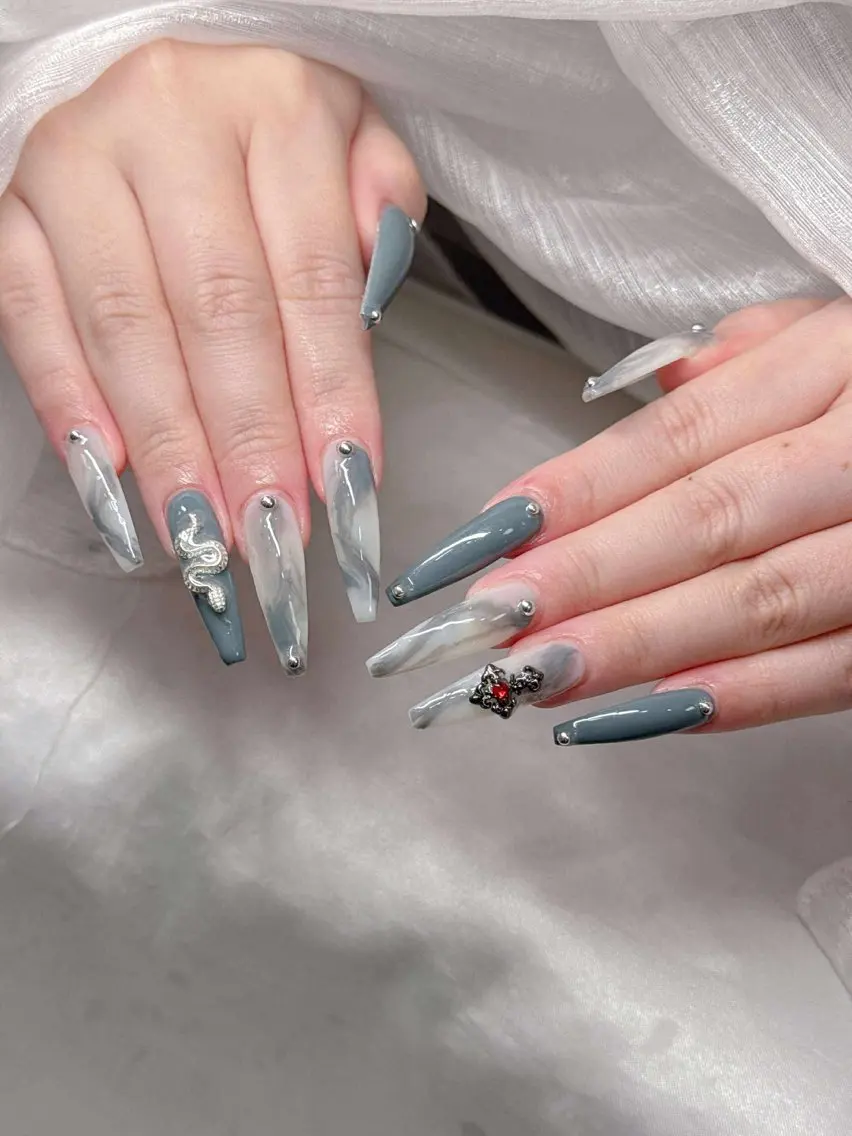 ネイル 長さ出し グラデーション 卒業式 キラキラネイル マグネットネイル ハンドネイル Lee Nailsのネイルデザイン