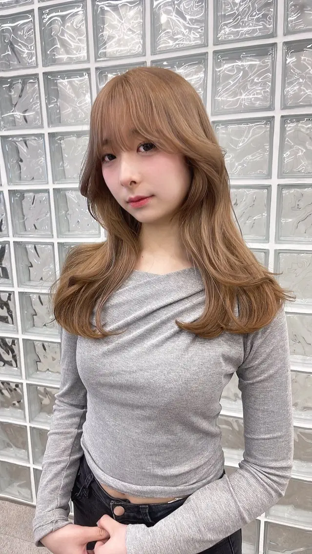 ロング カット ツヤ髪ミルクティー ベージュ🪽/三藤のヘアスタイル