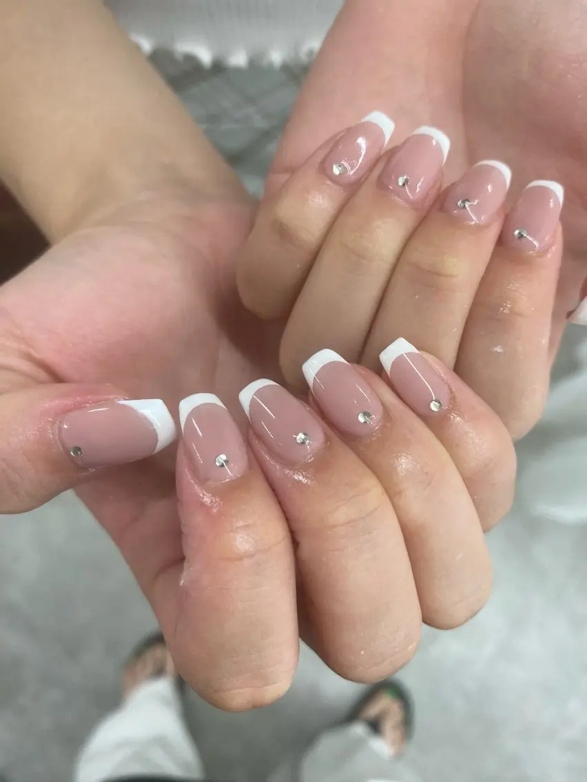 ネイル フレンチネイル REINA ルレイル心斎橋のネイルデザイン