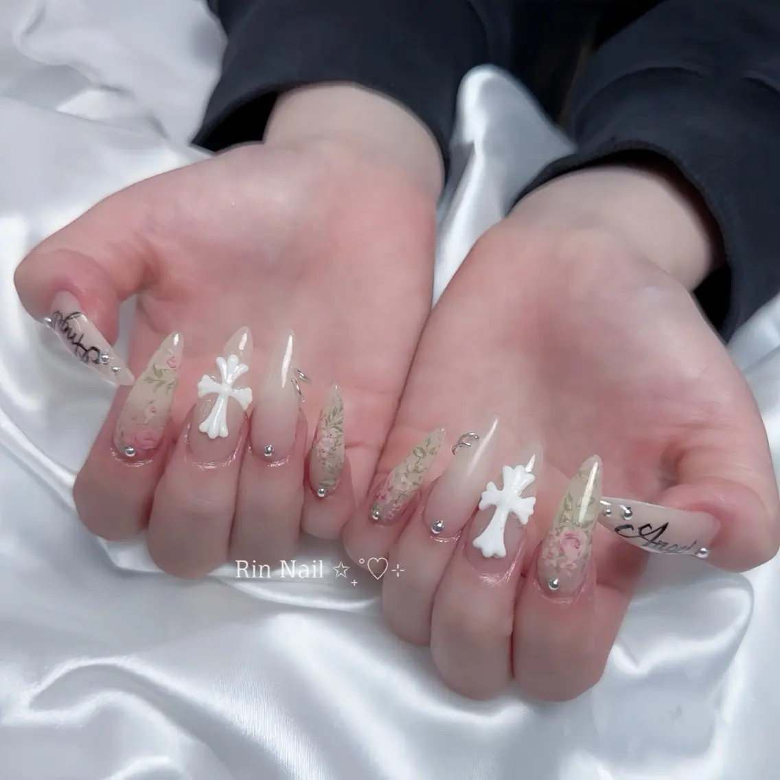 ネイル アートネイル チークネイル ジェルネイル ロングネイル マグネットネイル ハンドネイル Rin Nail 新大久保店のネイルデザイン