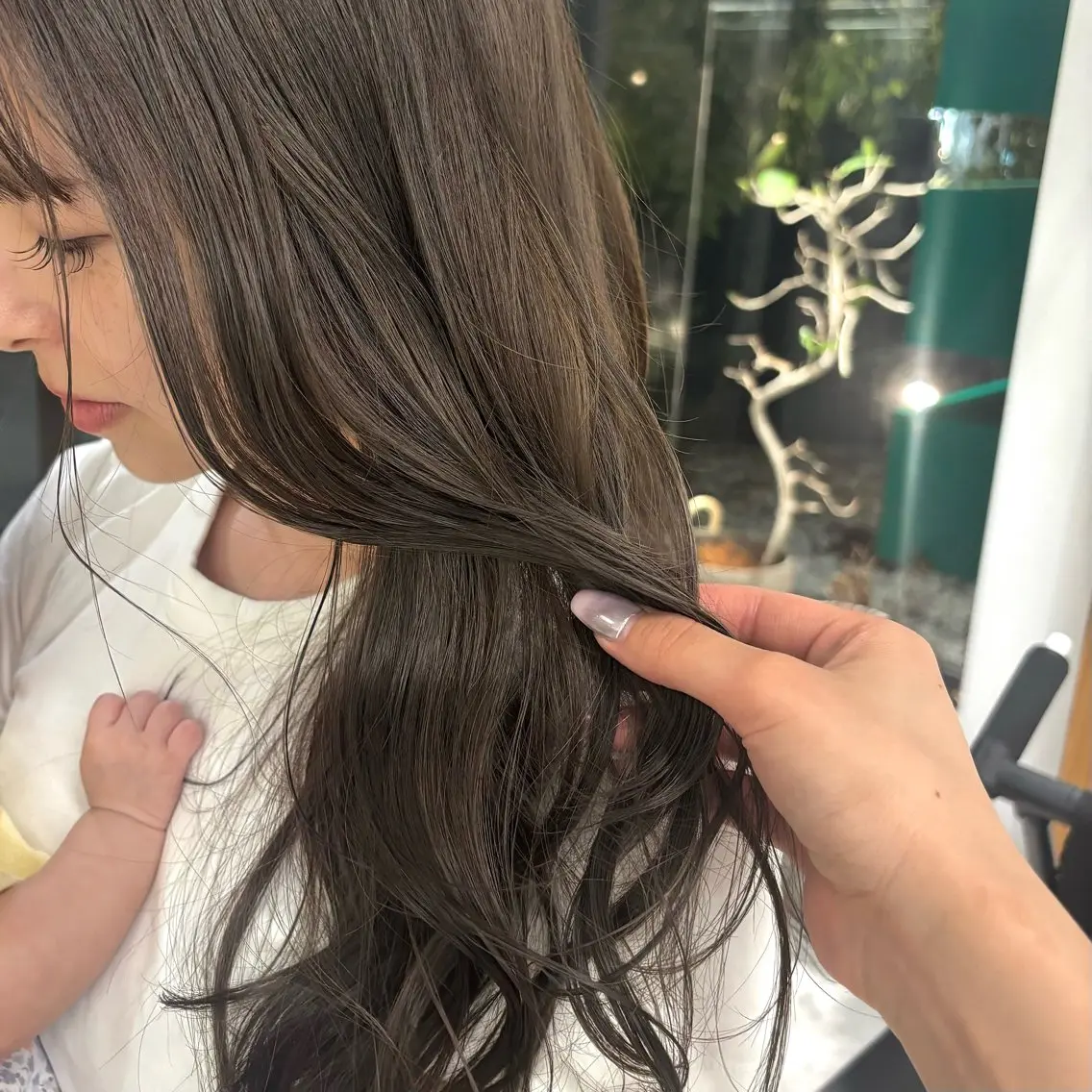 カラー ベージュカラー グレージュ ミント ミントベージュ ヘアカラー なのは\透け感カラー \レイヤーカットのヘアスタイル