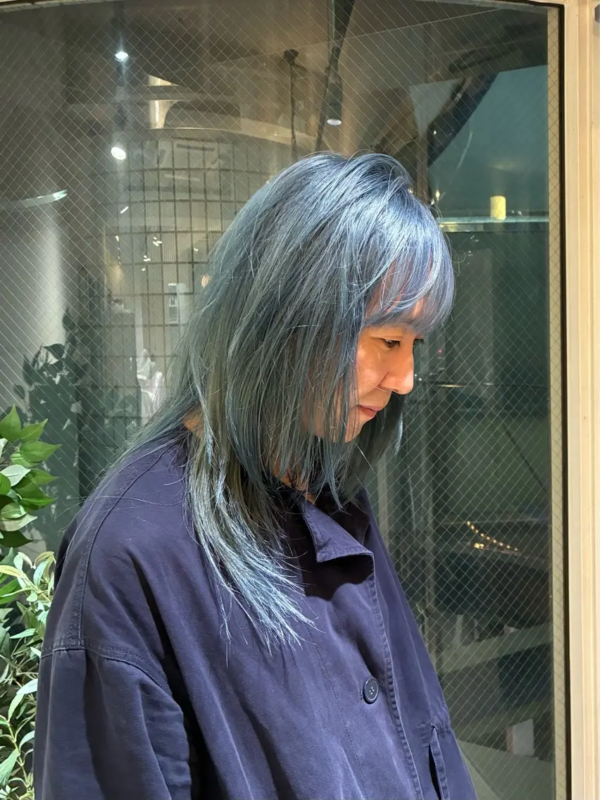 セミロング カラー メンズ ブルーカラー シルバー ヘアカラー 佐藤貫成【メンズカッ トモデル/ブリーチ】のヘアスタイル