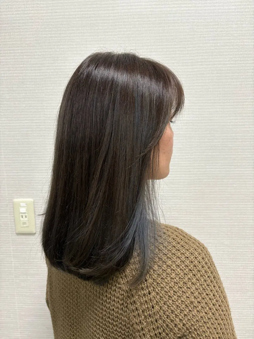 セミロング カラー ブリーチ ブルーカラー ブルーグレー ブルーグレージュ ブルージュ アメイジングヘアー 千歳店　福嶋のヘアスタイル
