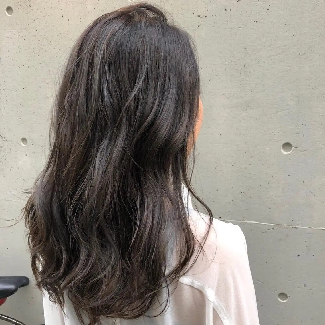 セミロング カラー ニュアンスパーマ／ レイヤー／茶屋町のヘアスタイル
