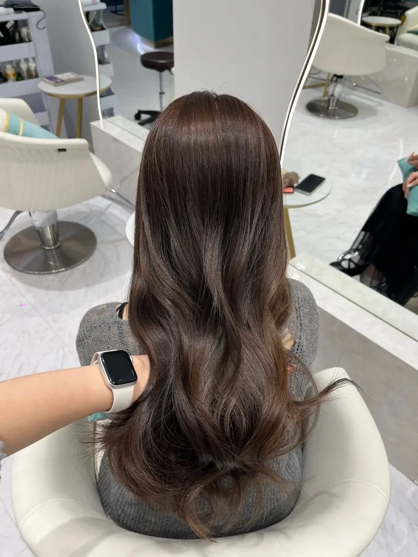 ロング カラー ブラウンカラー チョコレートブラウン 透明感カラー 韓国風ヘア カット ヘアカラー トリートメント 𝑹𝒊𝒉𝒐🎀 名駅/大人韓国ヘアのヘアスタイル