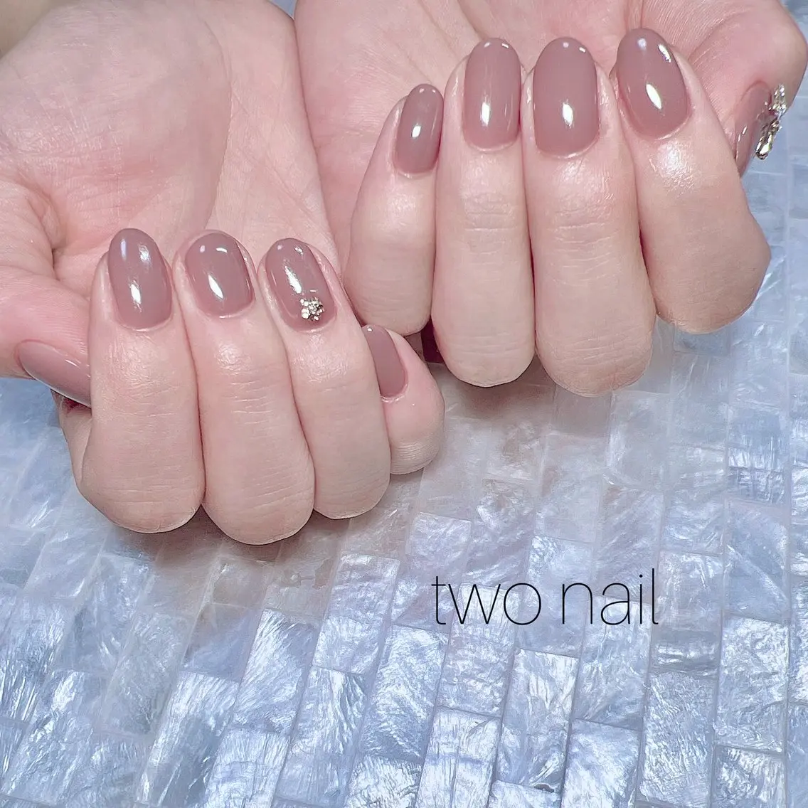 ネイル ブラウン ネイルチップ ホワイト ハンドネイル two nailのネイルデザイン