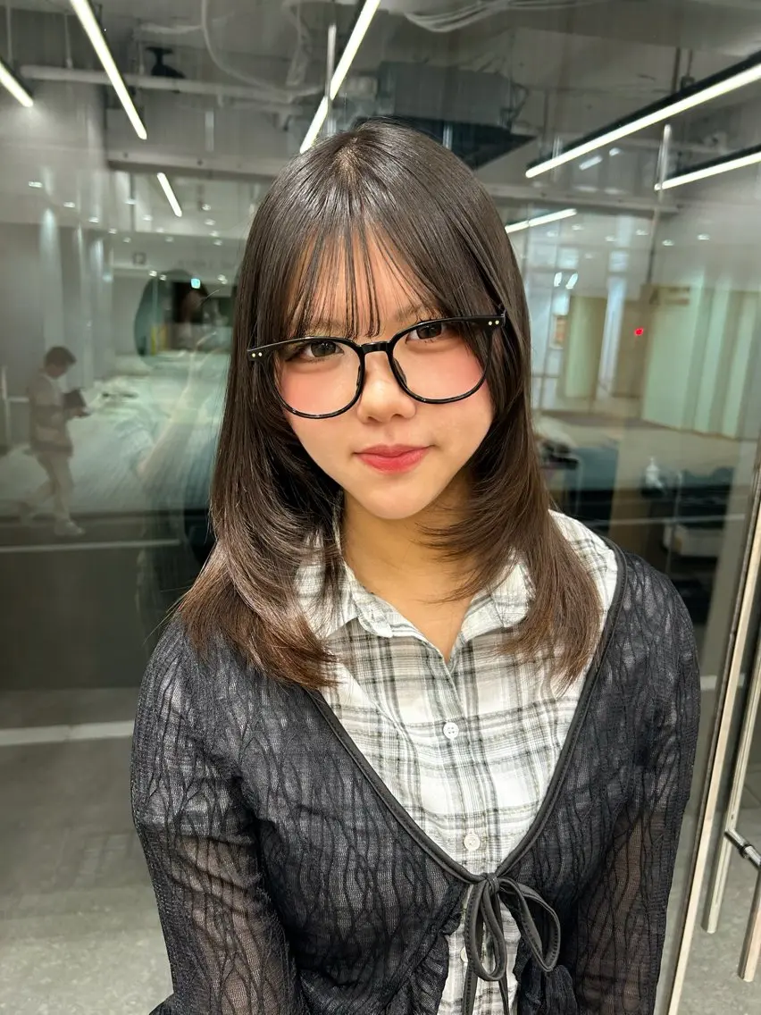 ミディアム ミディアムレイヤー レイヤーカット カット ヘアカラー トリートメント wool TOKYO ありさのヘアスタイル