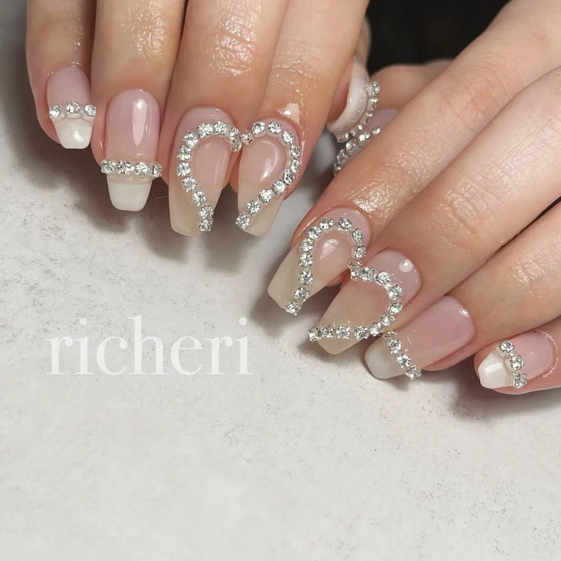 ミディアム ネイル 韓国風ヘア アートネイル フラッシュネイル フレンチネイル ジェルネイル ハンドネイル richeri beautyのエステ・リラクイメージ