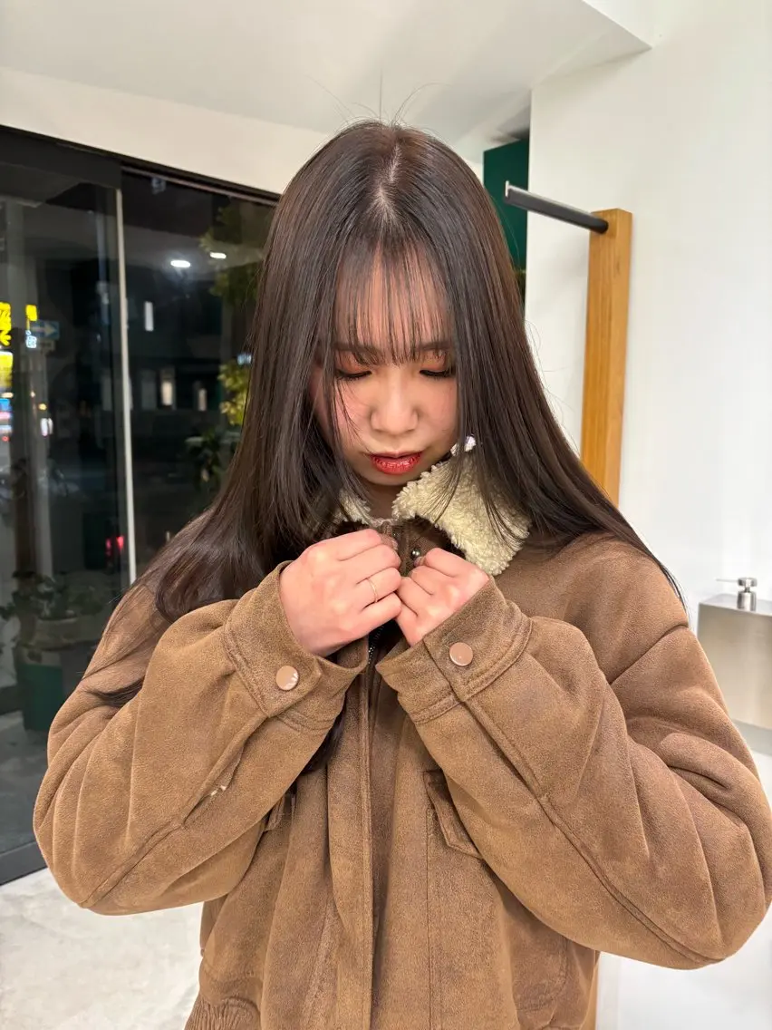 カラー ベージュカラー ヘアカラー なのは\透け感カラー \レイヤーカットのヘアスタイル