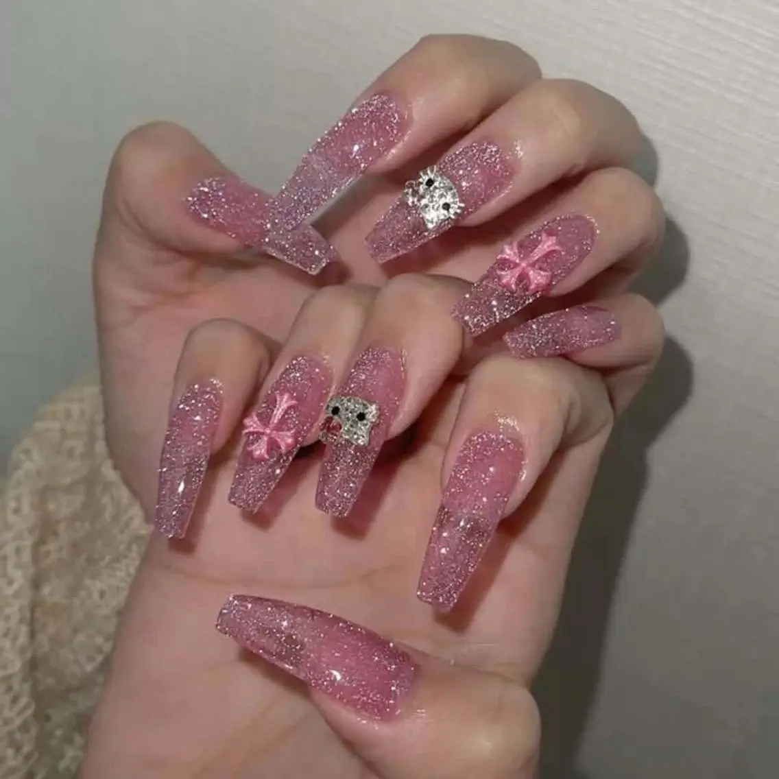 ネイル ガーリー キラキラネイル 韓国ネイル ロングネイル シンプルネイル ハンドネイル Genie Mika Nailsのネイルデザイン