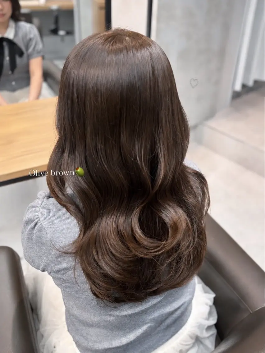ロング カラー ブラウンカラー オリーブブラウン ヘアカラー トリートメント girly上品ヘア 🎀/ベージュikuのヘアスタイル
