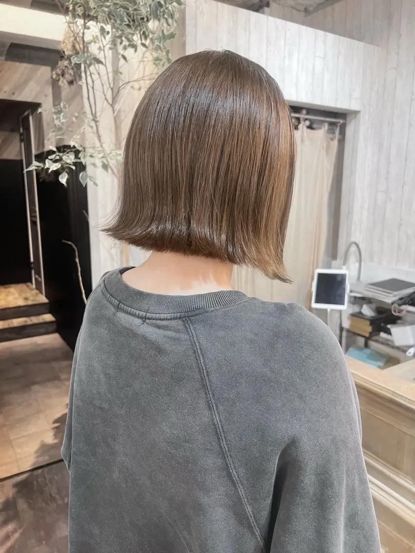 ショート カラー 切りっぱなしボブ アディクシーカラー アッシュ ベージュカラー ブリーチ ヘアカラー 初めてでも失敗しない 透明感カラー　Miiのヘアスタイル