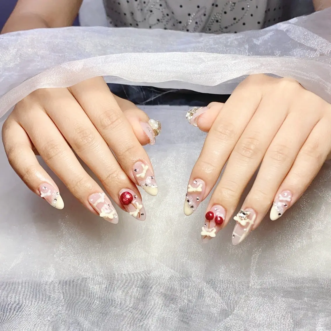 ネイル アートネイル 長さ出し フレンチネイル グラデーション キラキラネイル ハンドネイル Yuki Nailのネイルデザイン