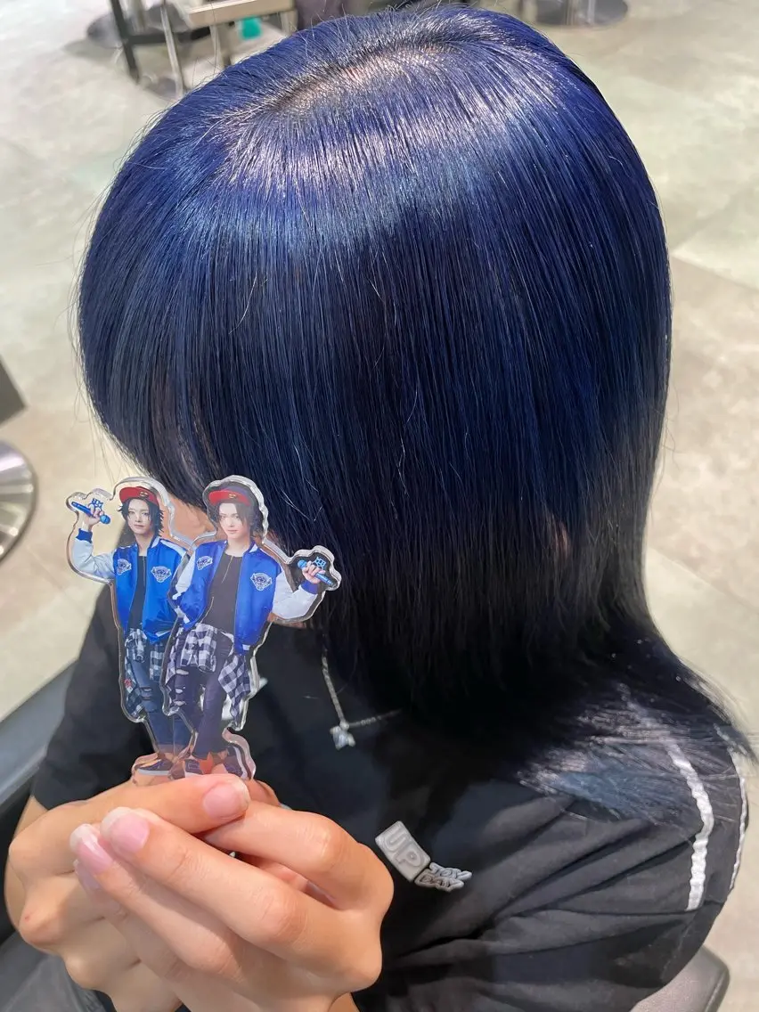 ロング カラー ネイビーカラー ヘアカラー トリートメント インナーカラー 推し ブリーチ  髪質改善のヘアスタイル