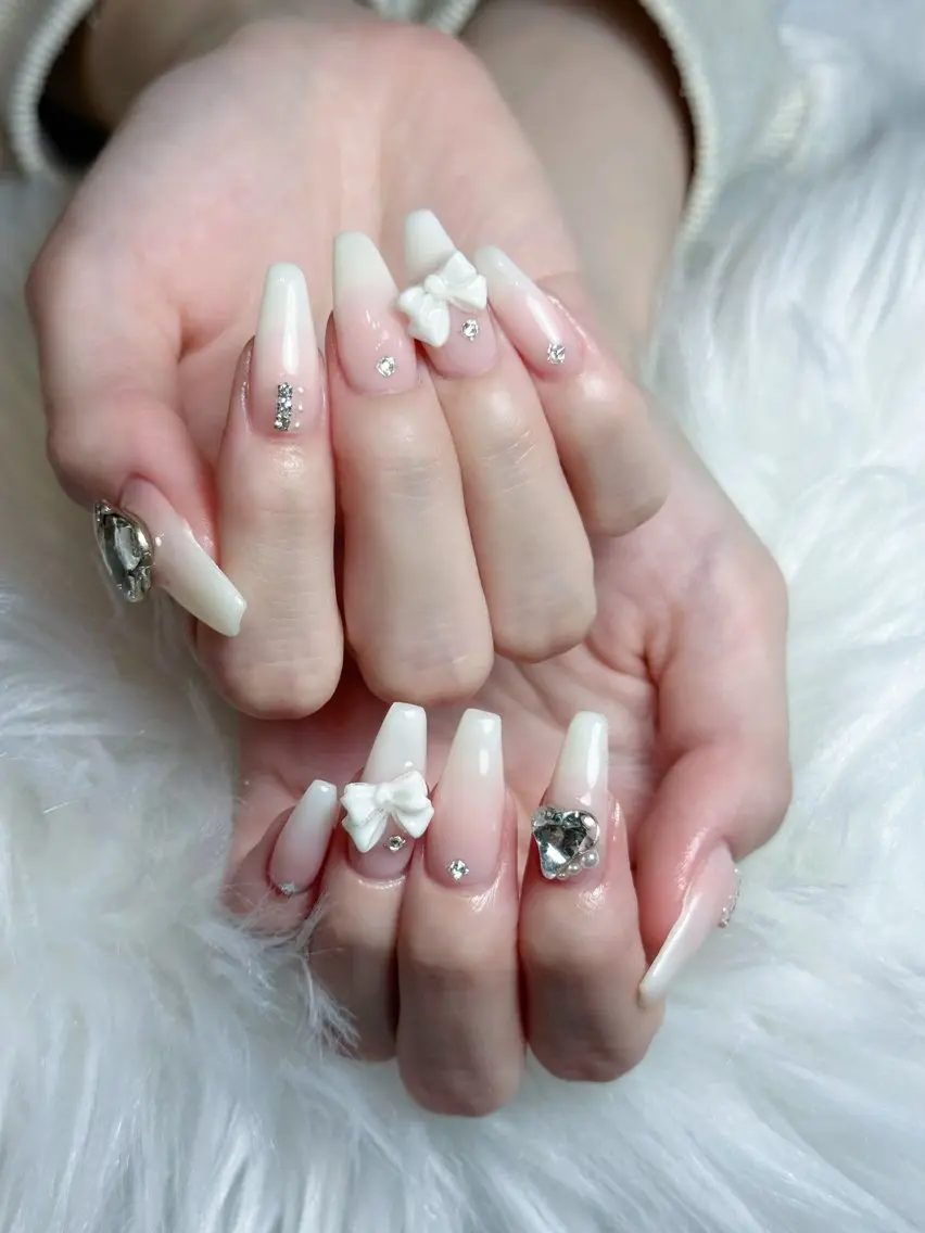 ネイル フレンチネイル ジェルネイル キラキラネイル 韓国ネイル マグネットネイル Julli NailStudioのネイルデザイン