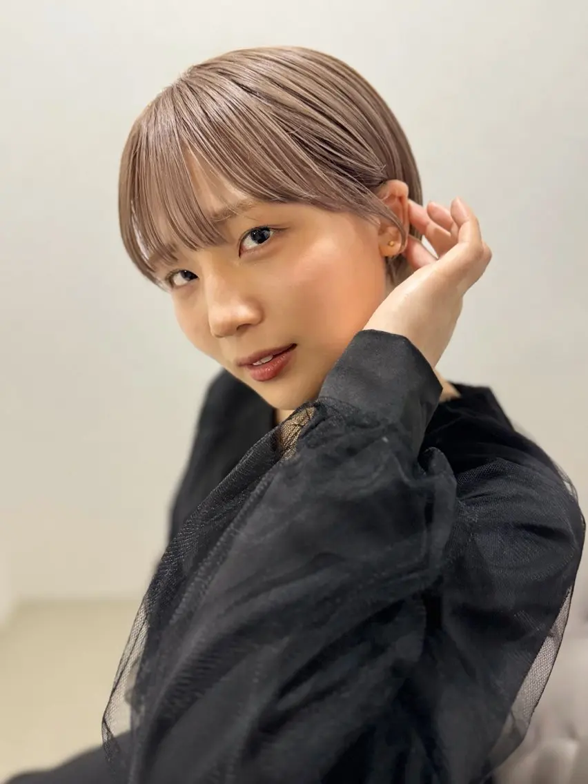 ショート カラー ヘアカラー トリートメント 小林 遥希のヘアスタイル