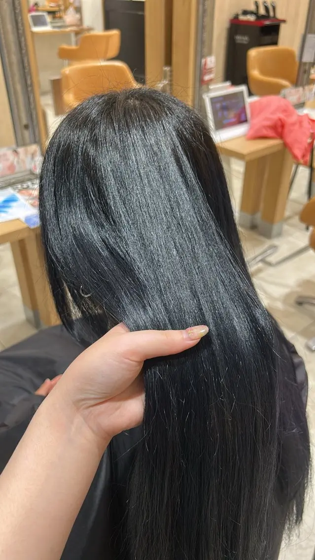 カラー 黒髪 ブルーカラー ブルーブラック 武藤 わかなのヘアスタイル