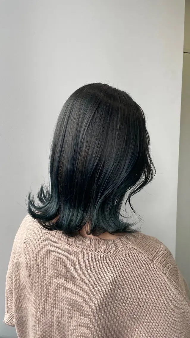 ミディアム カラー ブリーチ ブルーカラー カット ヘアカラー トリートメント ヘッドスパ EMANON 吉祥寺北口アカデミーのヘアスタイル