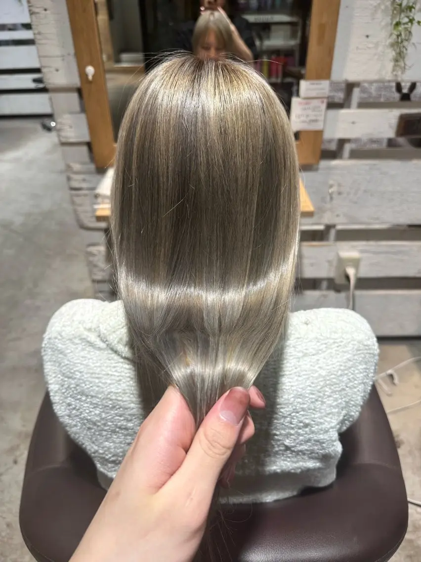 ロング カラー ベージュカラー ブリーチ シルバー カット ヘアカラー 大人艶髪 ミサワのヘアスタイル