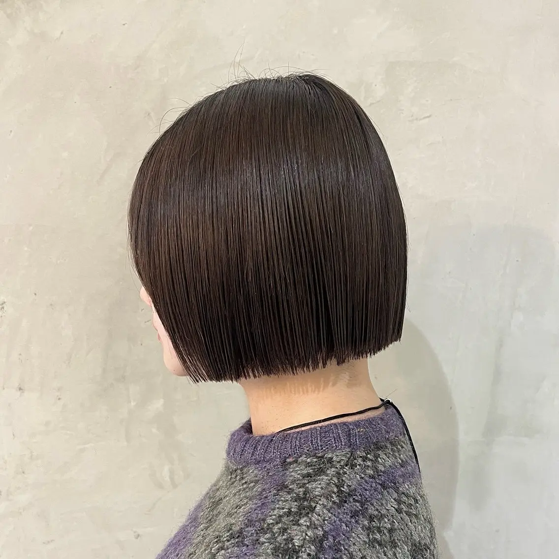 ミディアム カット 縮毛矯正 トリートメント 切りっぱなしボブ/ 艶カラー/綾莉のヘアスタイル