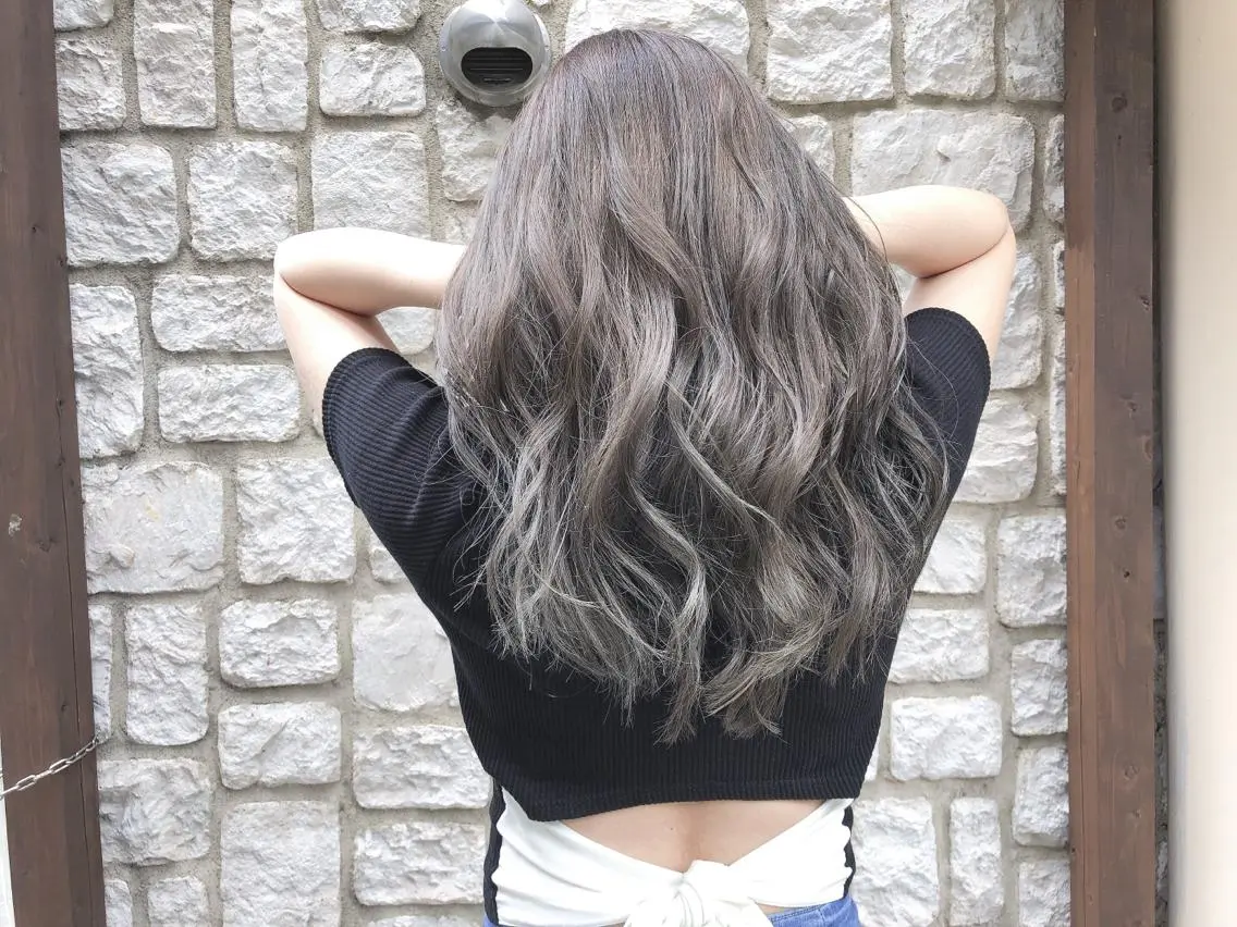 セミロング カラー パーマ ヘアアレンジ メンズ キッズ ネイル マツエク・マツパ メンズブリーチ メンズハイトーン アッシュ ブリーチ グレージュ カット 縮毛矯正 トリートメント 髪質改善/透明感 OAK兵庫のヘアスタイル